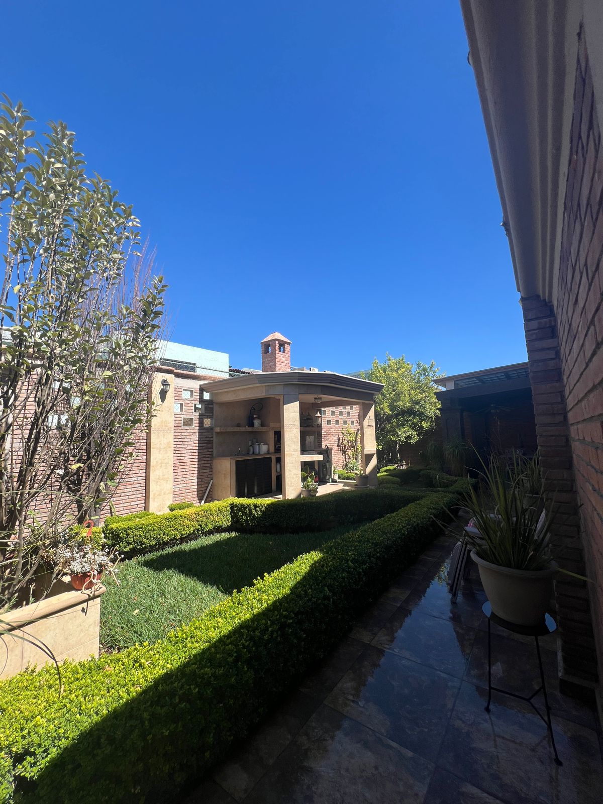 Hermosa casa en Col. Los Pinos — foto 2